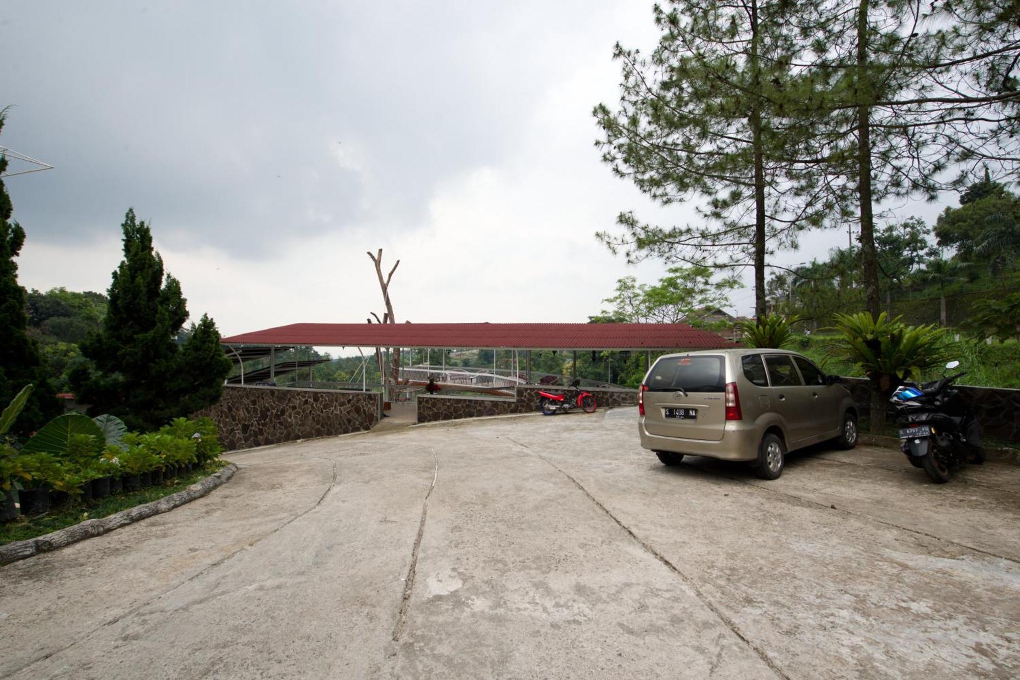 Capital O 3359 Pondok Wisata Jaden Trawas Mojokerto Exterior foto